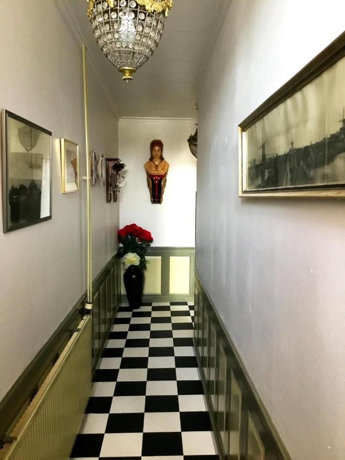 De Kapiteinshut Aan De Rivier Met Xl Ligbad En Sauna Lekkerkerk Exterior photo